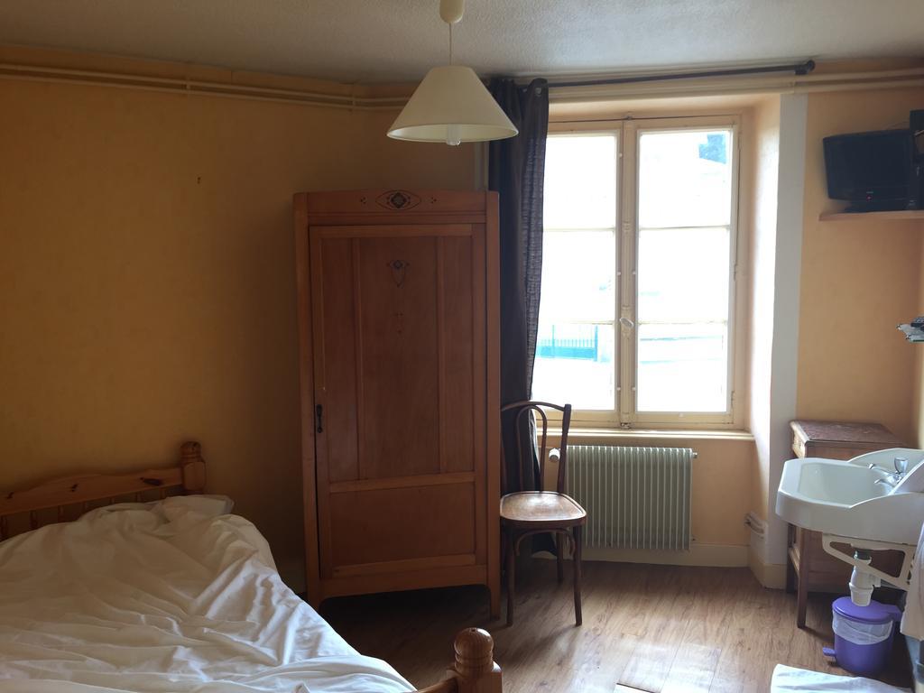 Hotel Saint Pierre Les Sauvages (Rhone) Quarto foto